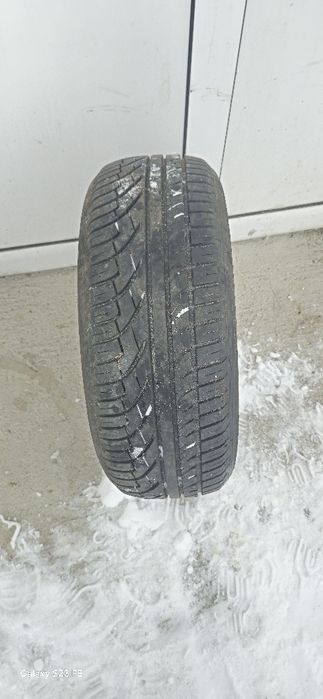 Vând anvelopă  Michelin cu jantă