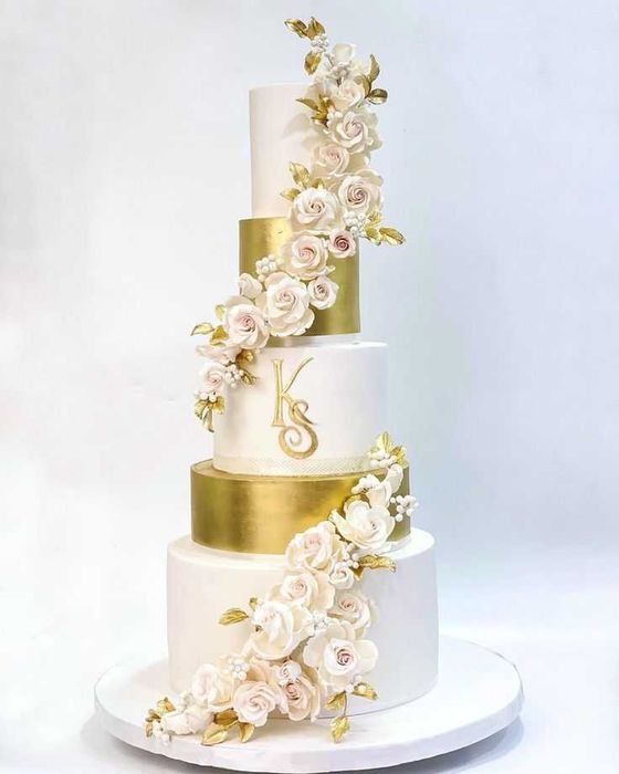 Realizez Machete tort