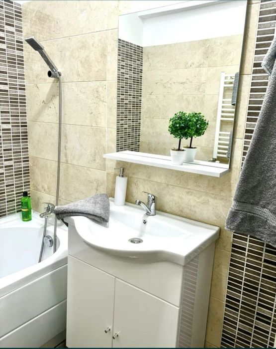 Inchiriez apartament in zona Palas