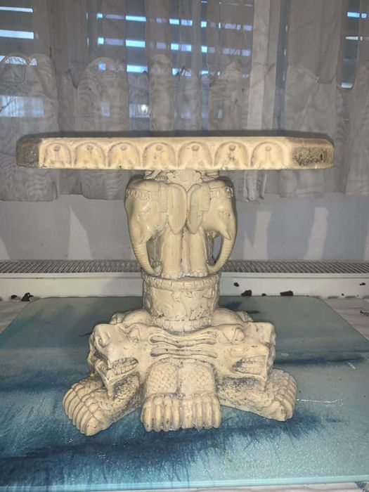 Pedestal din praf de marmura