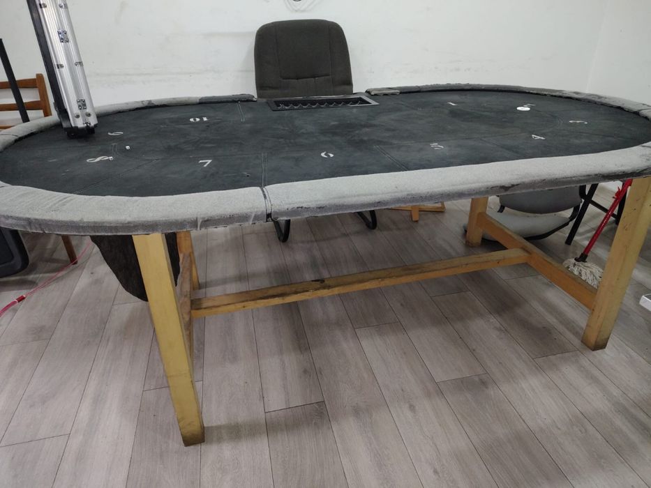 Vand masa de poker