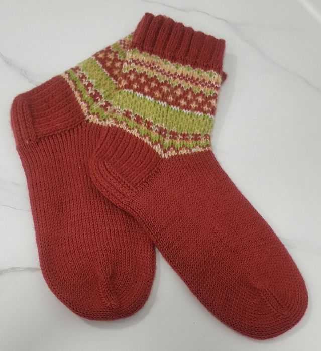 Вязаные носочки из натуральной пряжи.