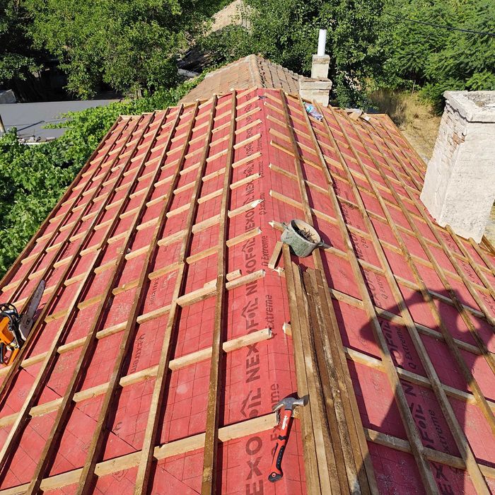 Събаряне и ремонт на покриви, тенекеджийски услуги