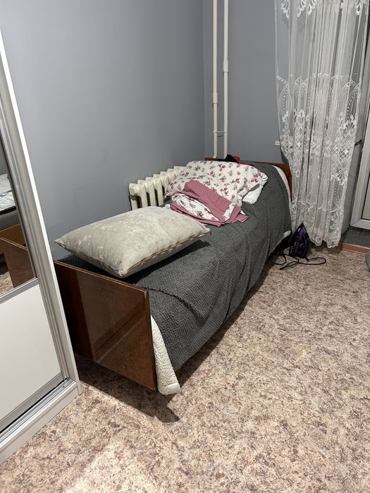 Двери и кровати  отдам бесплтано