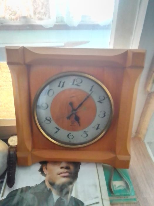 Часы настольные .настенные