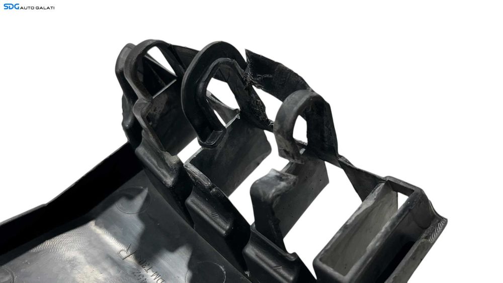 Grila Ornament Proiector Ceata Dreapta de pe Bara Spoiler Fata Volkswagen Passat B5 2000 - 2005 (Prinderi/Urechi Rupte Lateral) Cod 05321452 [L5887]