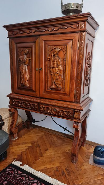 Mobila rustică masivă