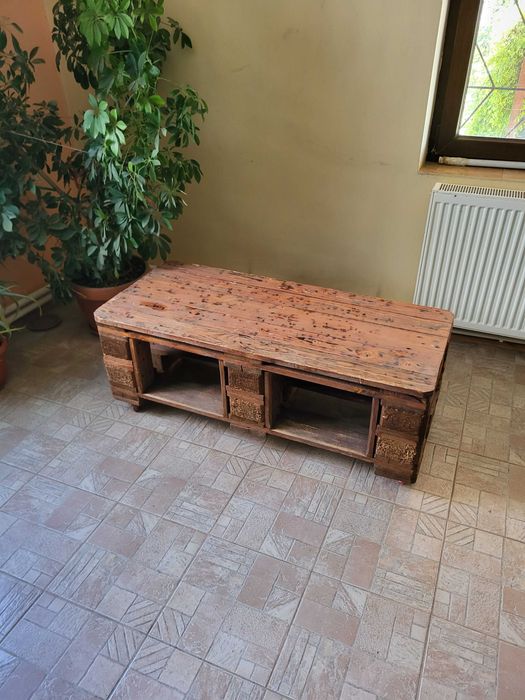 Vind 10 seturi canapele si mese din europaleti