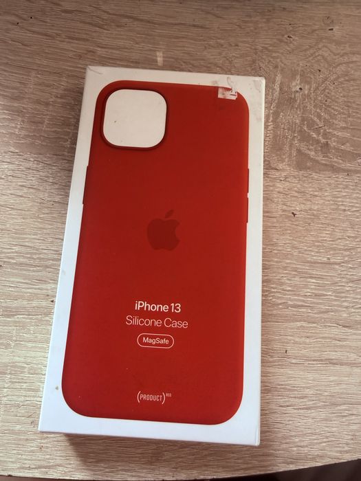 Срочно продаю чехол оригинал для iPhone 13