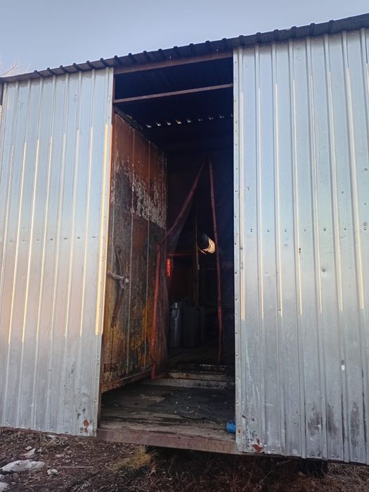 Продам   бутка  на колесах