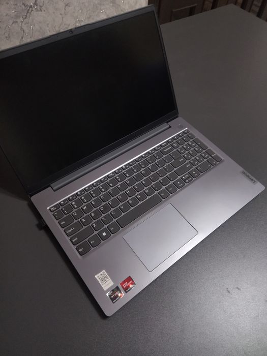Lenovo 82 yu noutbuk sotiladi