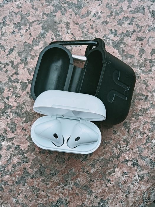 Наушник с чехлом в подарок