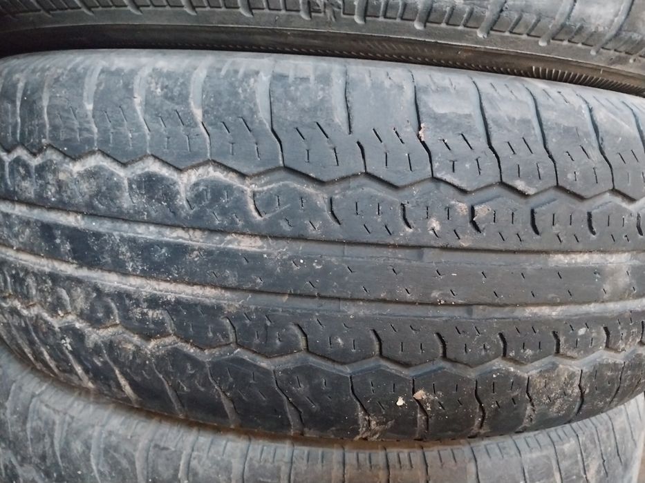 4 шины 215 70 R16С. Цешка для груза.