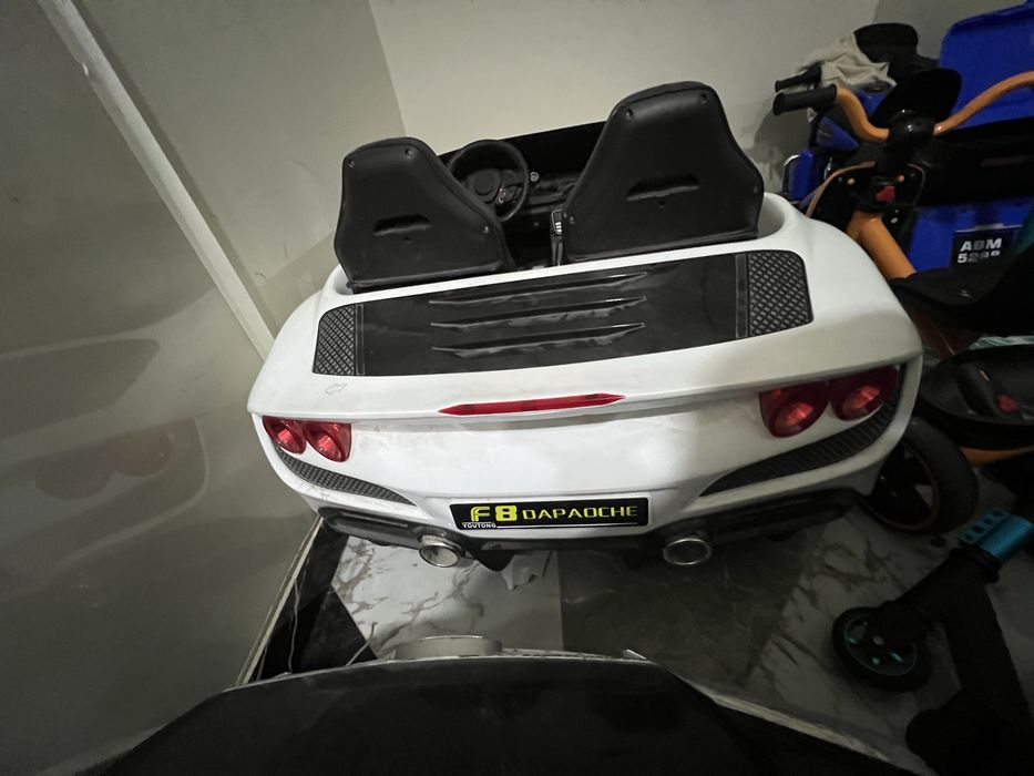 Продам машину Ferrari