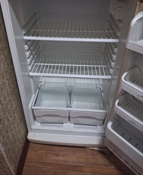 Продам Холодильник Stinol