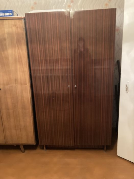Продам два шифонера