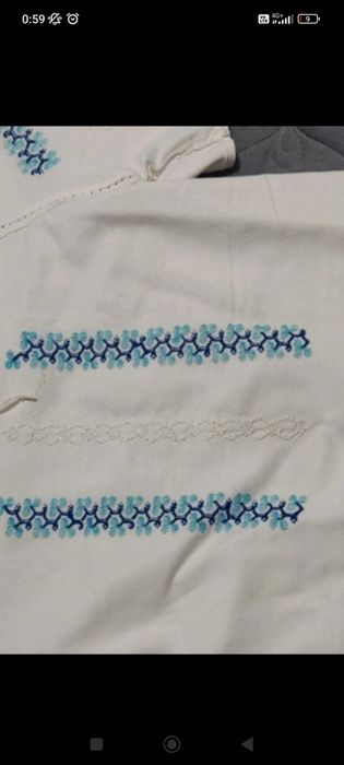 Ie tradițională cusuta manual