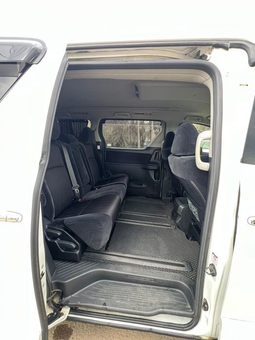 Продам машину Тойота VELLFIRE