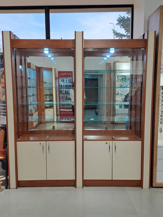 Витрины б/у для магазина недорого