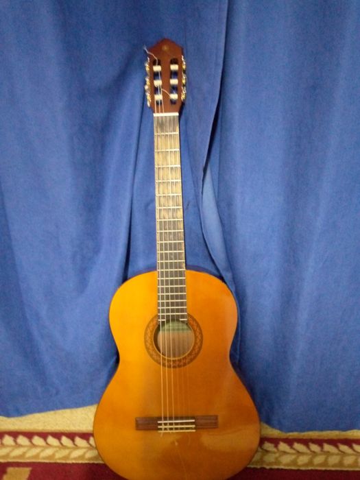 Гитара YAMAHA с40