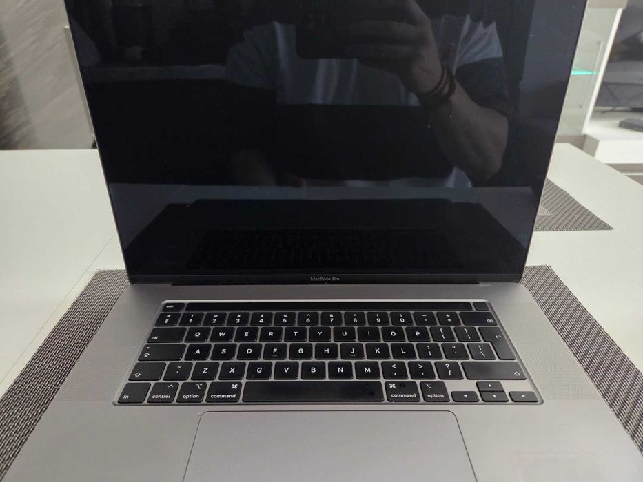 Macbook Pro 16 2019 A2141 i9 2.3 Ghz 1TB 16 GB RAM AMD Radeon Pro 5500
