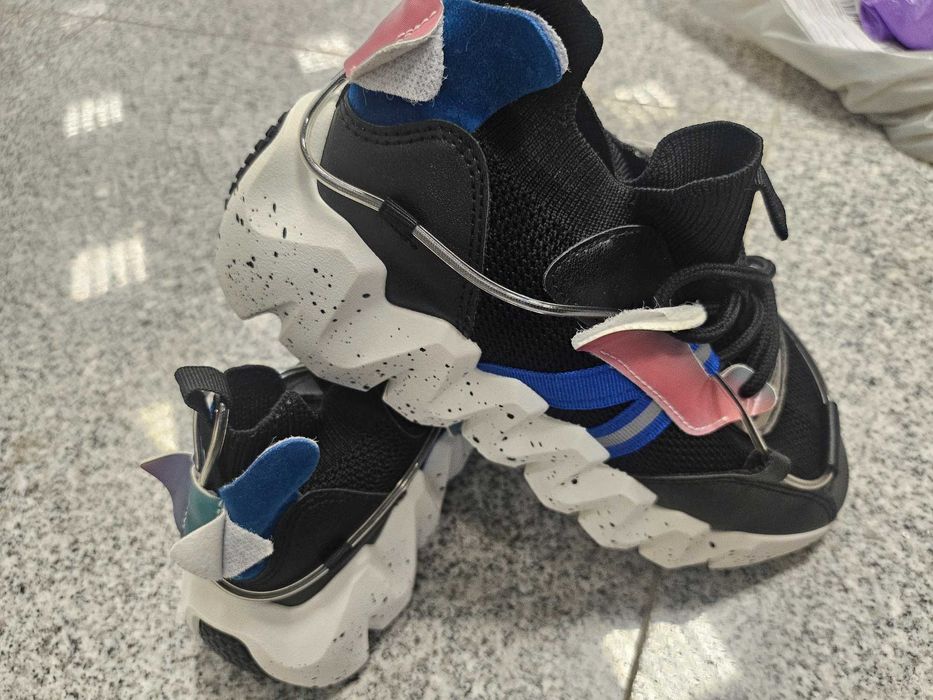 Дамски спортни маратонки