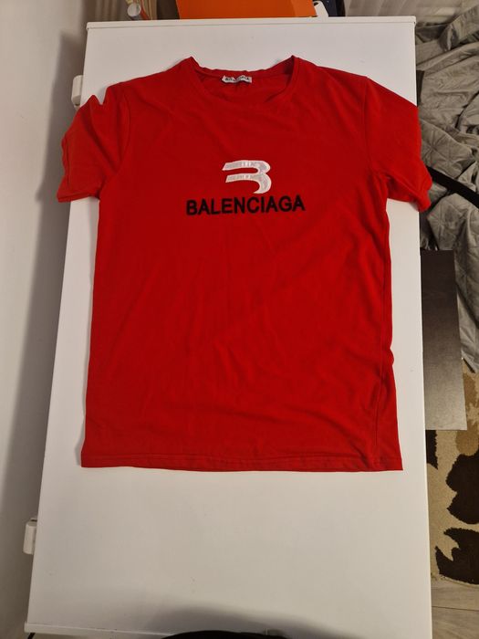 Tricou stil "Balenciaga" roșu