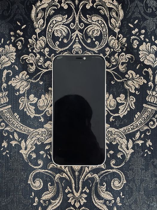 iPhone 12 в белом цвете