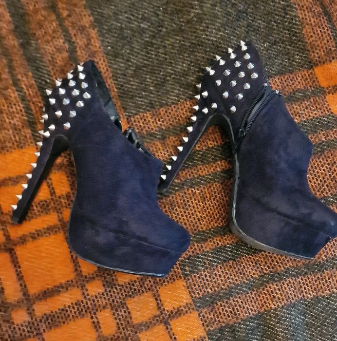 Vând botine cu ținte New Look