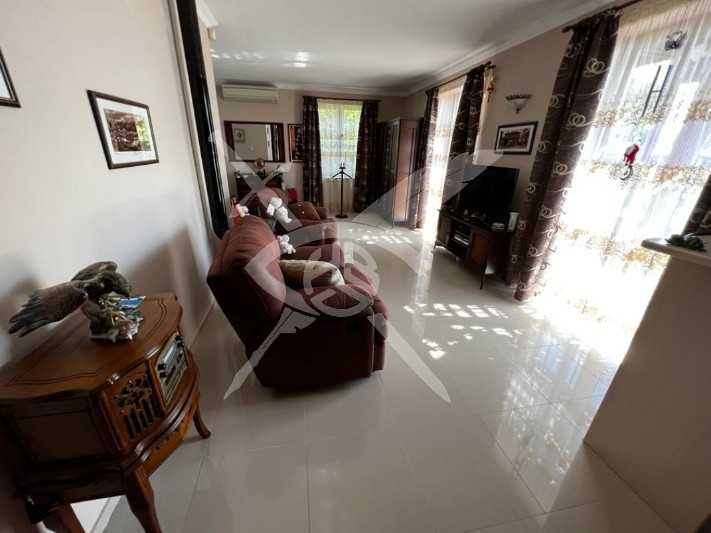 Продава се Къща в с. Кошарица, Област Бургас - 205 кв.м за 958 €/кв.м - Снимка #1