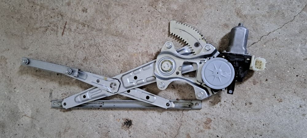 Macara broasca usa stanga koleos 2 după 2018