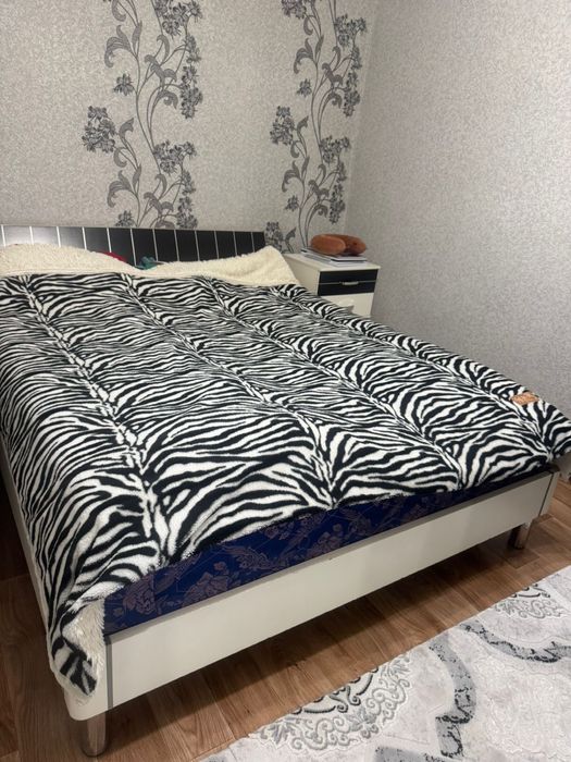 Спальний гарнитур продам