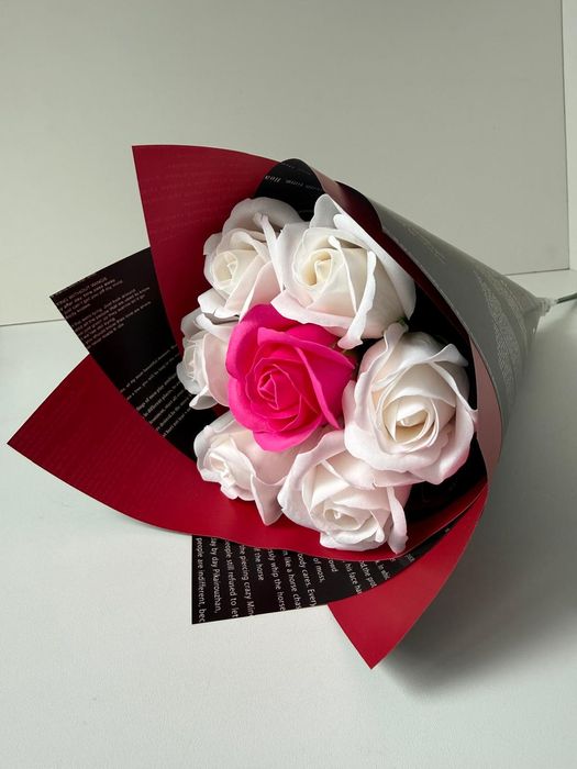 Mărțișor Deosebit - Buchet 7 Trandafiri sapun