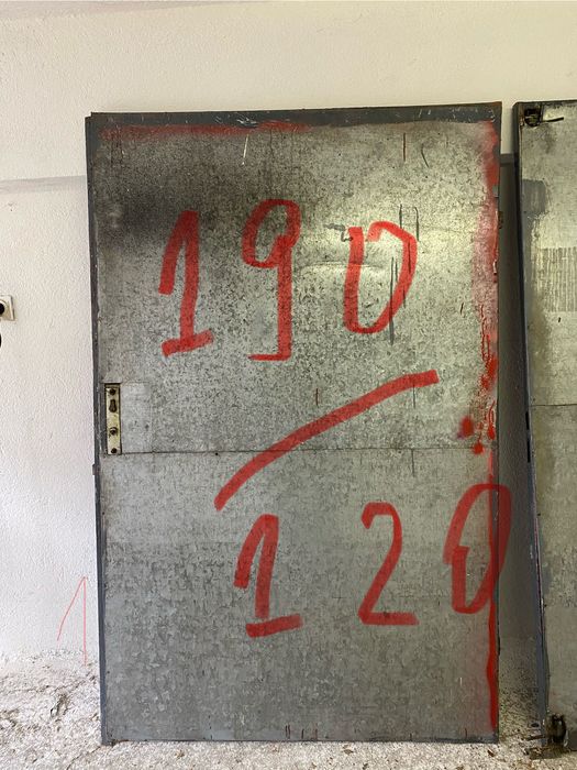 Продавам гаражни врати