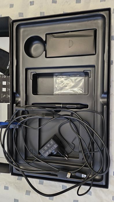 Tableta grafica Huion kamvas 16 pro