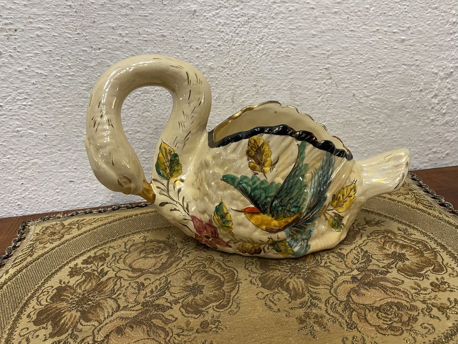 Белгийска порцеланова кашпа във формата на лебед