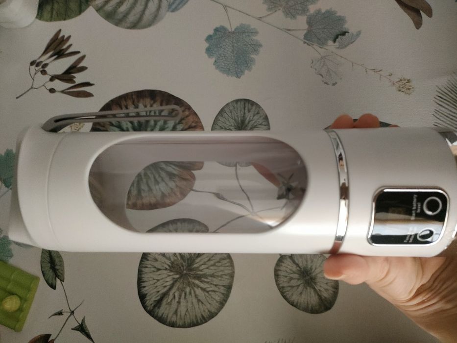 Компактный фруктовый блендер