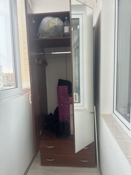 Шкаф с зеркалом