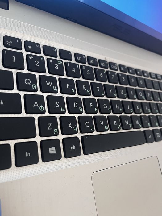 Ноутбук Asus vivobook сатылады