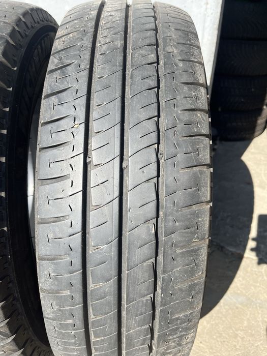 2 бр. гуми за бус 215/70/15C Michelin DOT 3519 7 mm