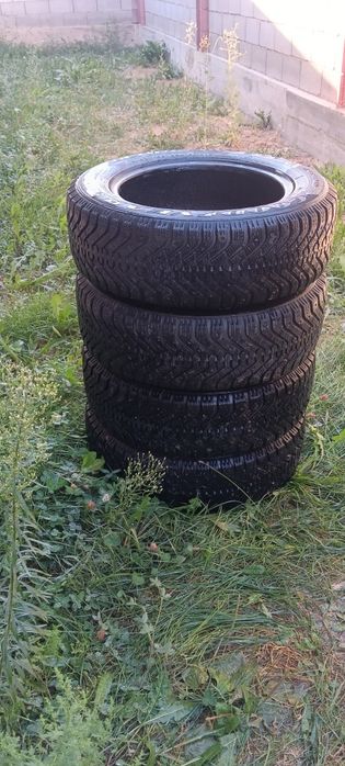 Шины машины пятнадцатого размера