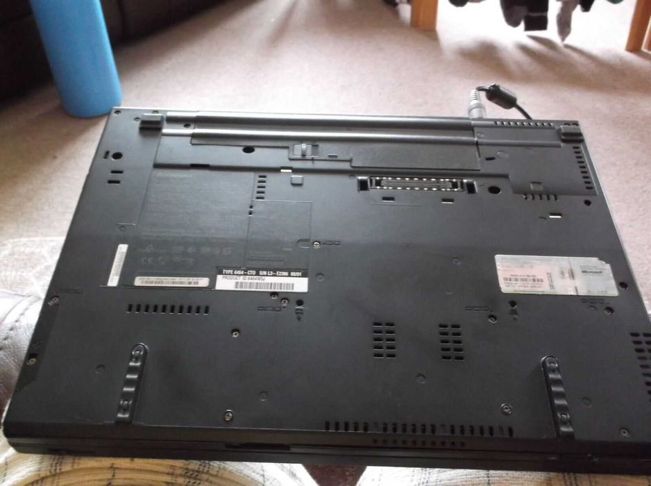 Продавам Лаптоп LENOVO Т61 за части