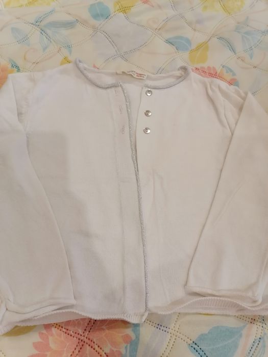 Продавам детски жилетки и пуловери