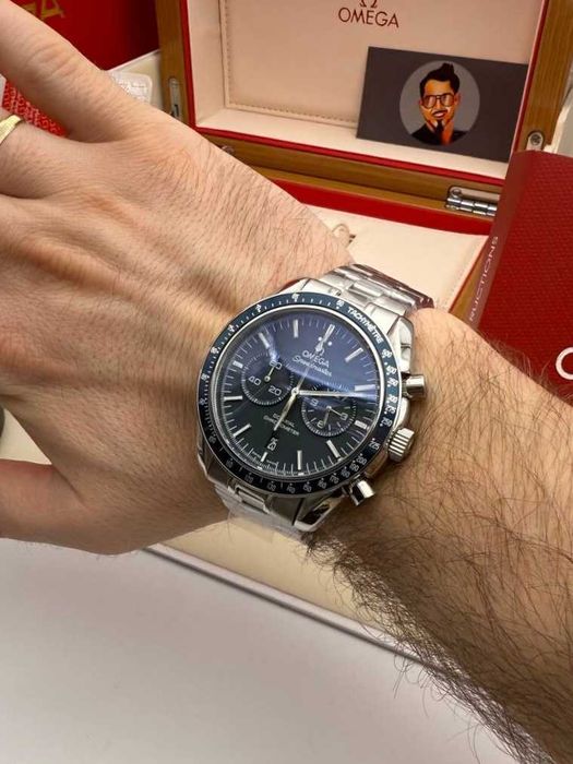 omega speedmaster сребристо-черен циферблат / хроно