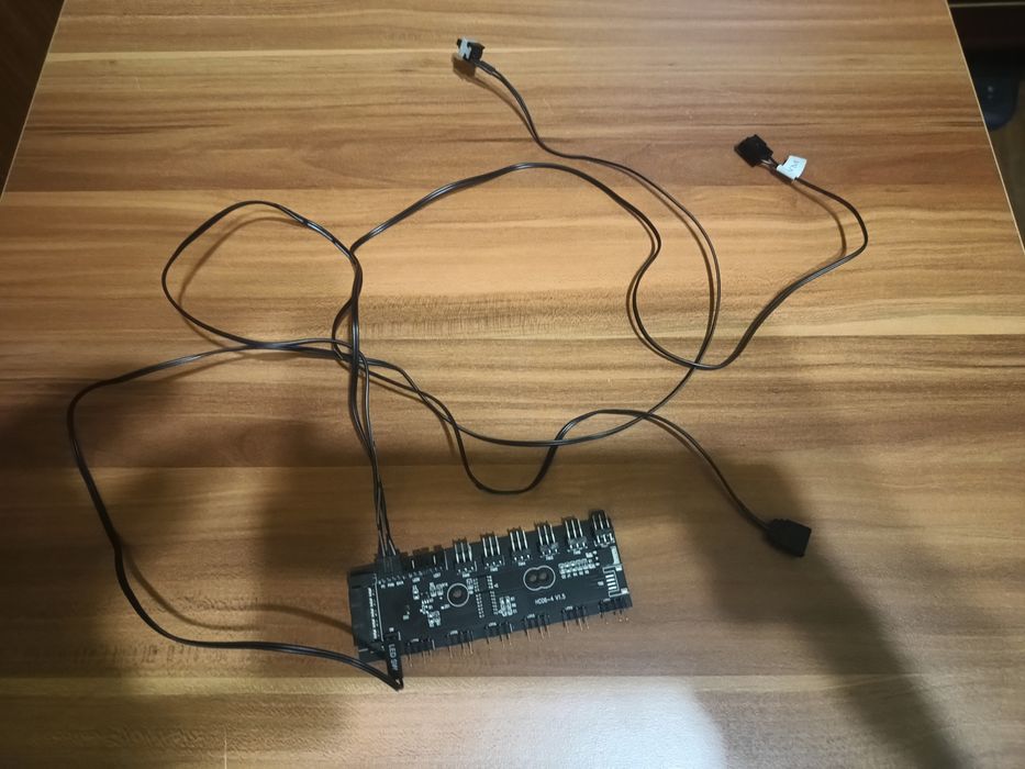 Hub Ventilatoare PC ARGB