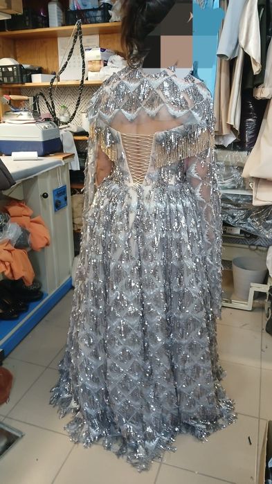 Много добре запазена рокля обличана веднъж