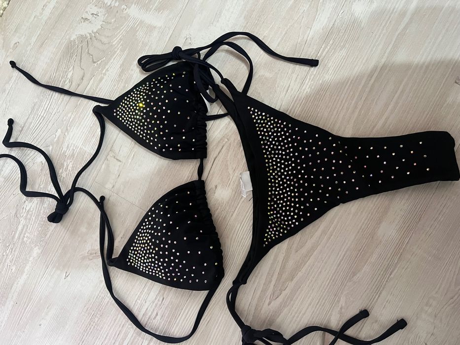 Бански костюм от две части с камъни