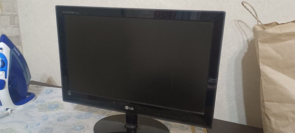 Монитор 20" LG Flatron E2040T / LED / DVI и VGA