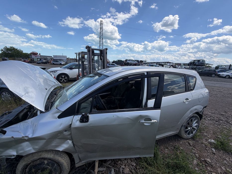 TOYOTA COROLLA VERSO 2.2 D-4D 136hp. 2005g на части