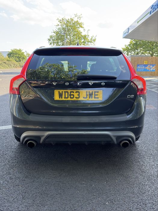 VOLVO V60 R design 1.6 Diesel volan pe dreapta